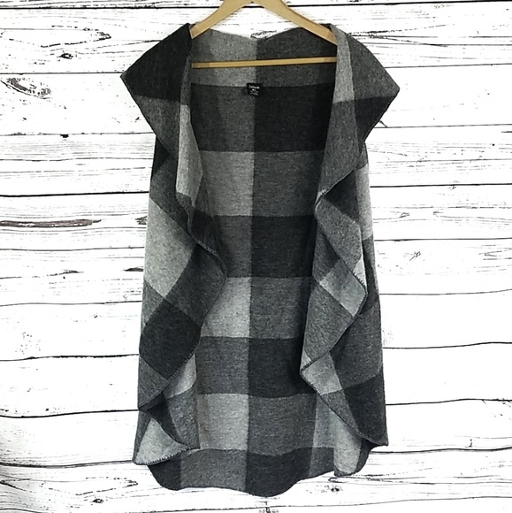 Dillard's Jackets & Blazers - Dillard's wool and cashmere vest